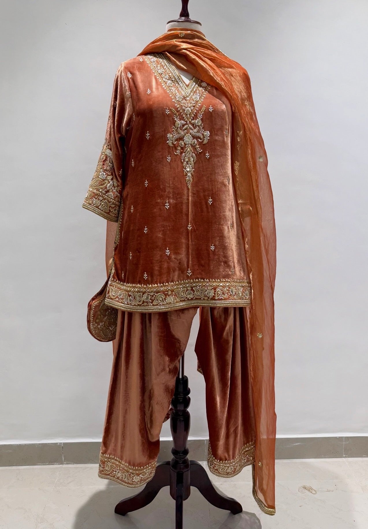 Kesari Velvet Farsi Suit
